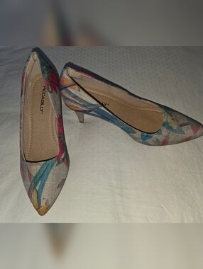 Piccadilly Floral Pointed-Toe  - Multicolor Shoes Sz 6